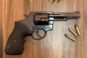 Presa mulher suspeita de mandar matar marido junto com o filho em Bela Vista