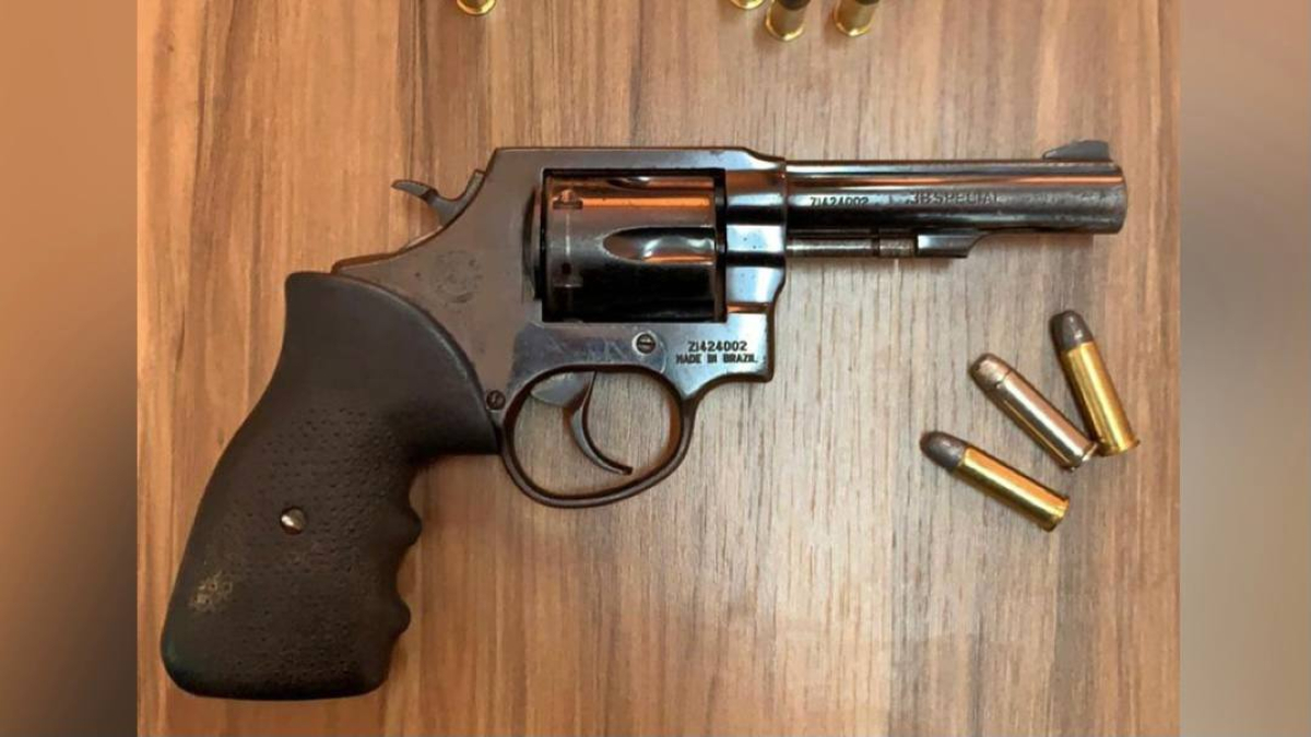 Presa mulher suspeita de mandar matar marido junto com o filho em Bela Vista