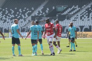 Botafogo vence Vila no Engenhão