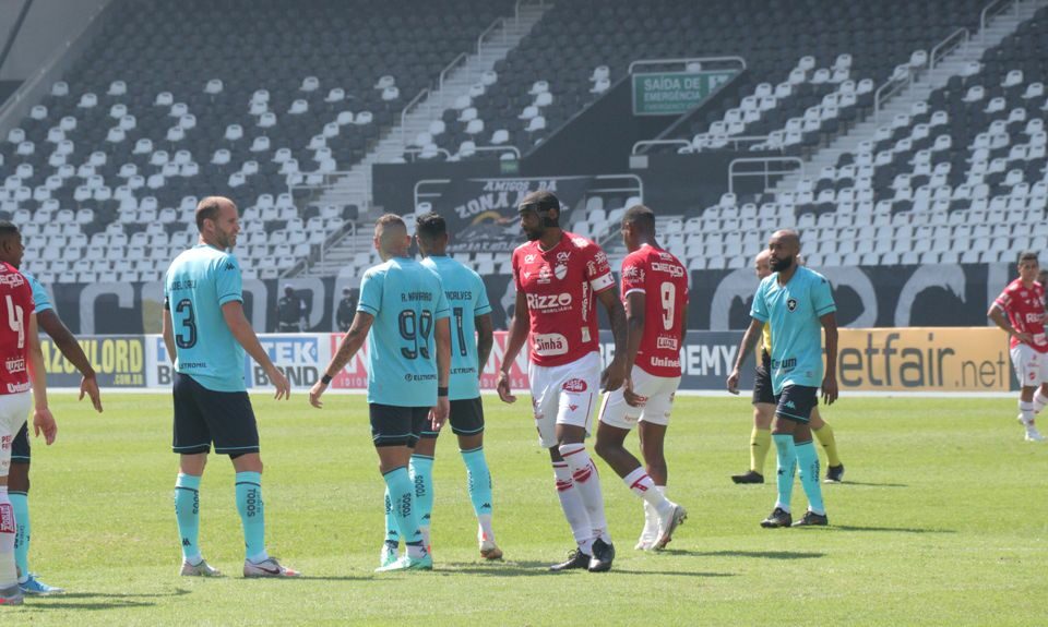 Botafogo vence Vila no Engenhão