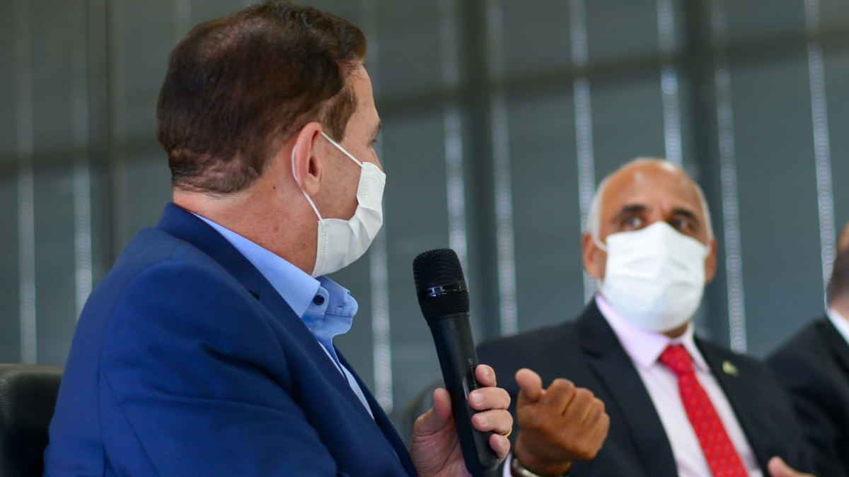 Aproximação com o Republicanos é apenas "administrativa", diz Vanderlan ao descartar troca partidária