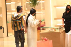 Simaria é vista fazendo compras em loja de grife no Rio; veja fotos