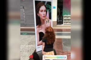 Marina Ruy Barbosa rebate críticas por post sobre 'representatividade ruiva'