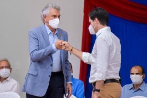 Aliados se cumprimentam - MDB deve fazer evento para confirmar a aliança com Caiado para eleição de 2022. Antes, Daniel Vilela realiza encontro na Executiva estadual