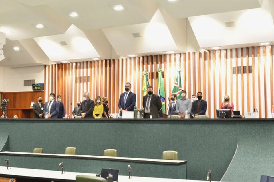 Plenário da Alego - Lei Maria da Penha pode se tornar projeto de estudo em escolas estaduais de Goiás. Projeto de Lei quer aumentar conhecimento sobre denúncias
