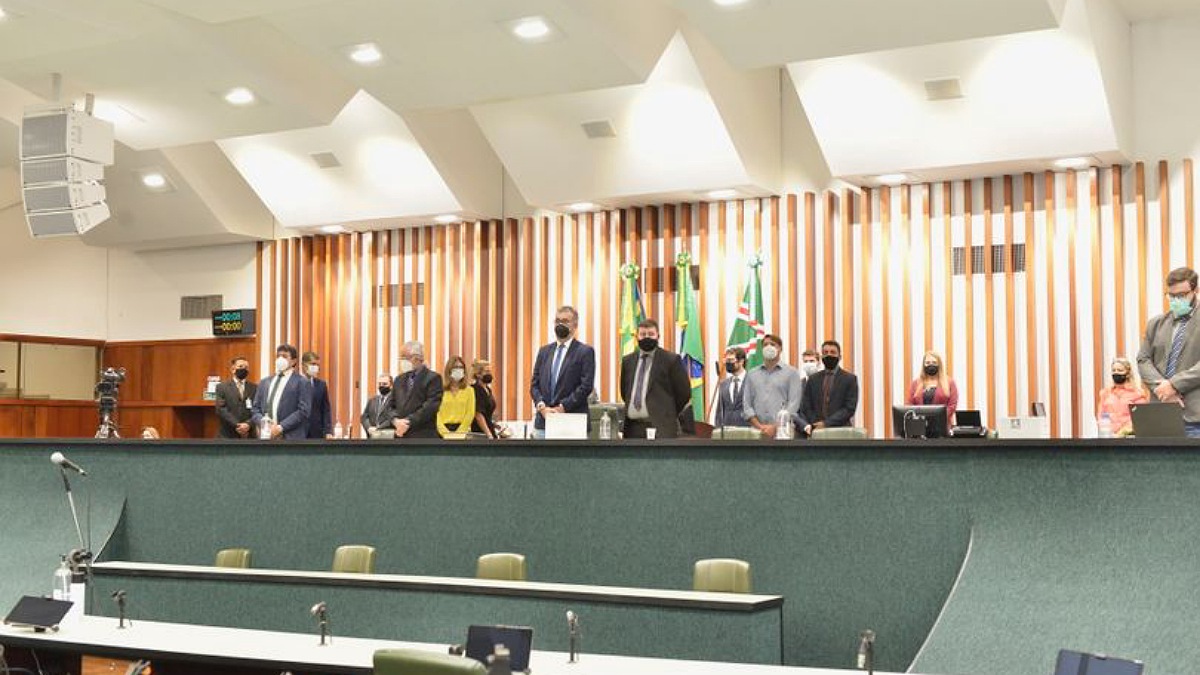 Plenário da Alego - Lei Maria da Penha pode se tornar projeto de estudo em escolas estaduais de Goiás. Projeto de Lei quer aumentar conhecimento sobre denúncias