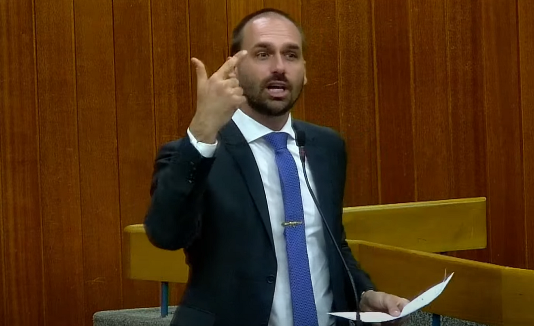 Justiça rejeita pedido de liminar de Eduardo Bolsonaro contra exigência de vacina para exame de direção
