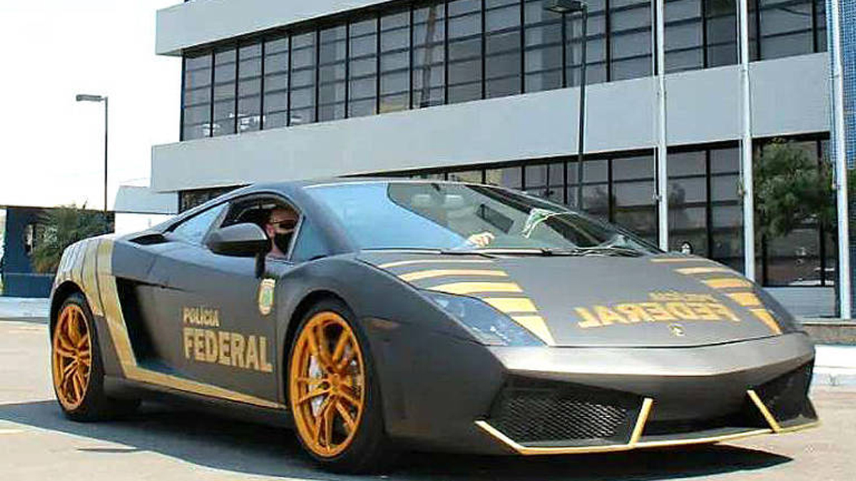 Lamborghini de R$ 800 mil vira viatura de PF no Paraná