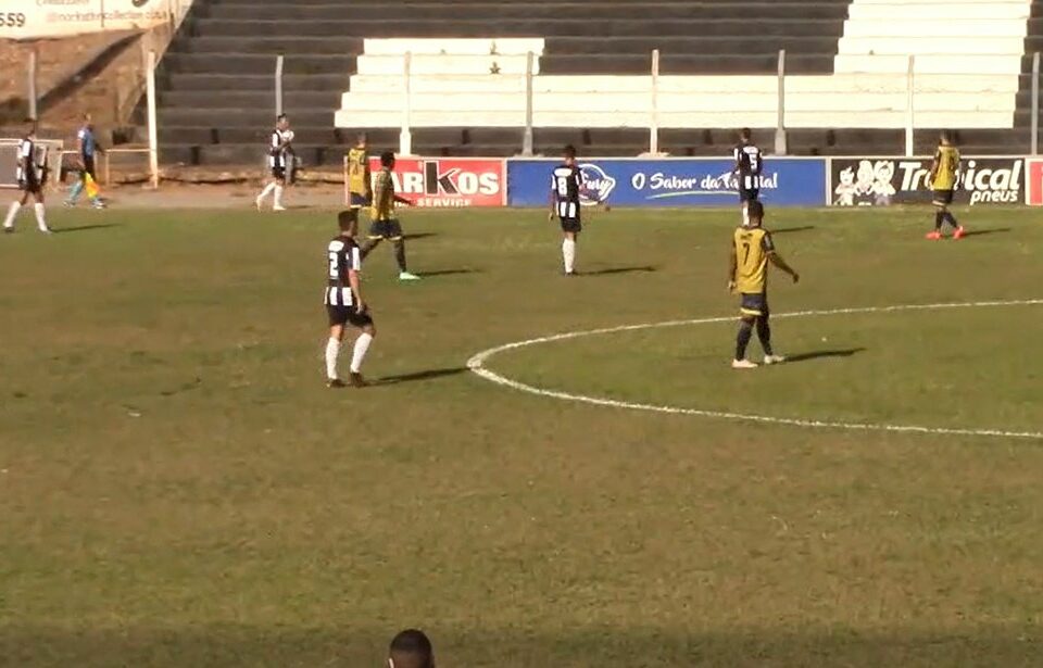 Jogo entre Jaraguá e Aparecidense