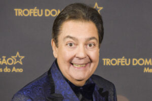 Vencedor assinará contrato com gravadora e terá lançamento garantido. Faustão promove concurso para escolher novo astro sertanejo