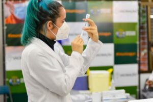 Covid-19: país registra 894 mortes e 30,8 mil casos em 24 horas