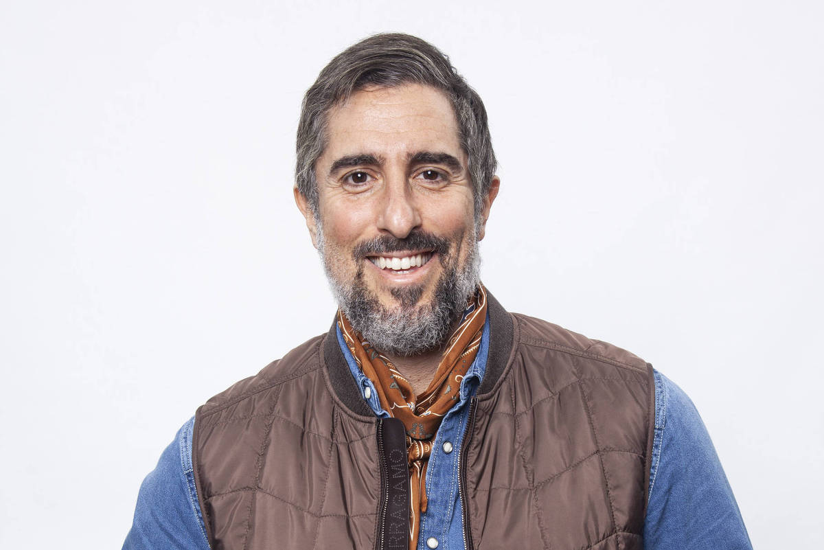 Marcos Mion escolhe tênis leiloado em R$ 39 milhões para pisar na Globo