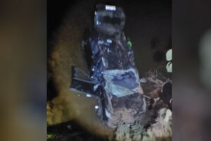 Jovem morre e quatro ficam feridos após carro cair de ponte em Alto Paraíso