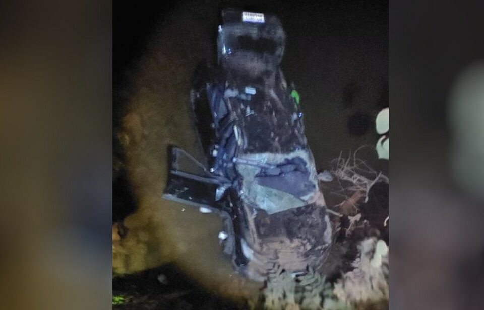 Jovem morre e quatro ficam feridos após carro cair de ponte em Alto Paraíso