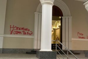 Professor é demitido ao exibir clipe de Criolo: 'Não permitiremos viadagem'