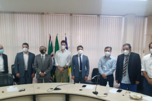 Vereadores do MDB de Goiânia entregam carta de apoio a Caiado para Daniel