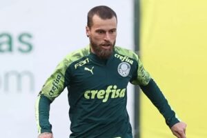 Lucas Lima durante atividade no Palmeiras