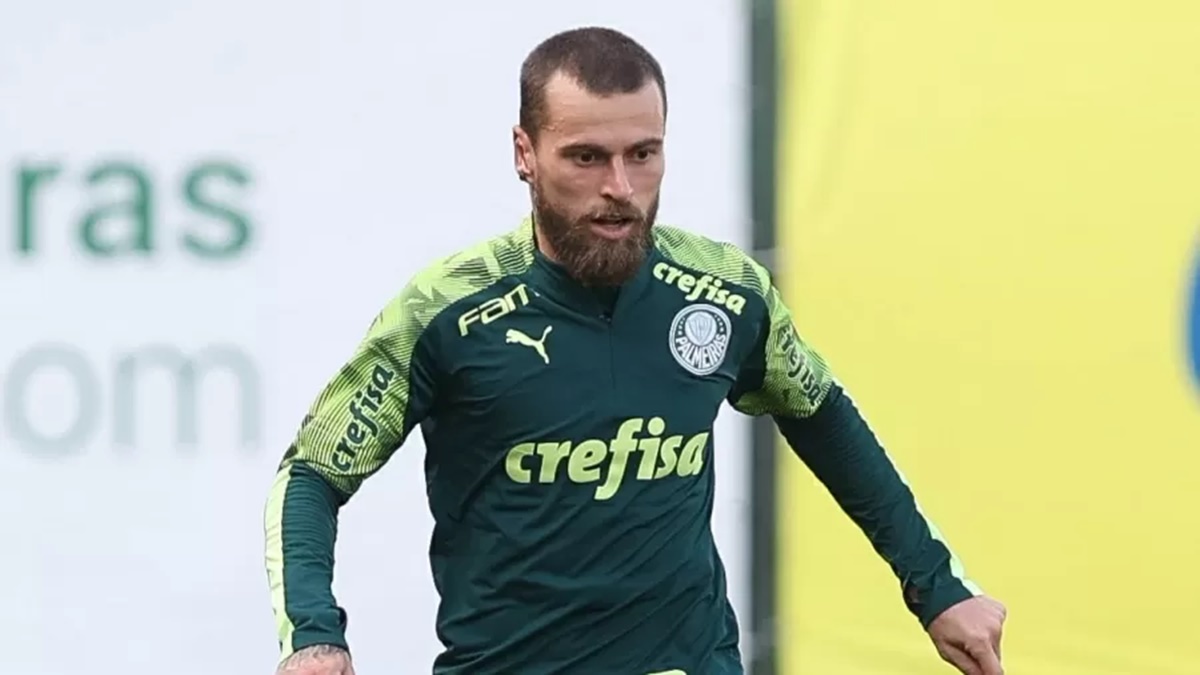 Lucas Lima durante atividade no Palmeiras