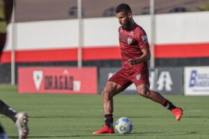 Willian Maranhão treina no Atlético-GO