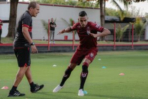 Lateral Arnaldo durante atividade física