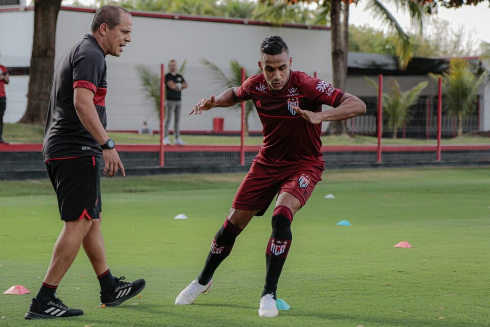 Lateral Arnaldo durante atividade física