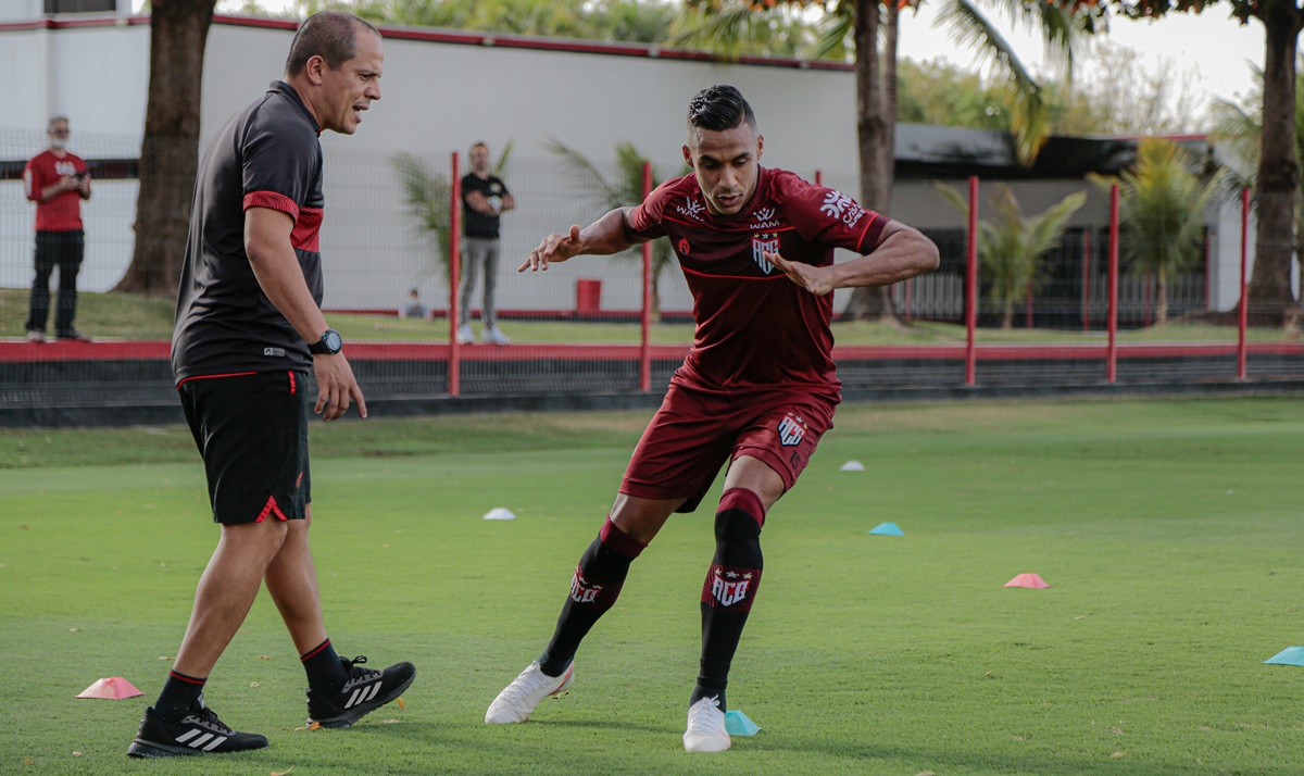 Lateral Arnaldo durante atividade física