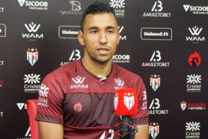 Pedro Henrique durante coletiva no Atlético-GO