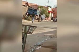 Mulher foi atingida por disparo no intestino