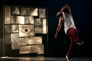 espetáculo de dança online Ladrão é apresentado no Em Casa Com Sesc