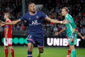 Mbappé comemora gol com o PSG