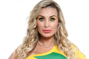 Famosa pede a devolução de R$ 2 milhões em doações Andressa Urach diz que Igreja Universal pegou todo seu patrimônio