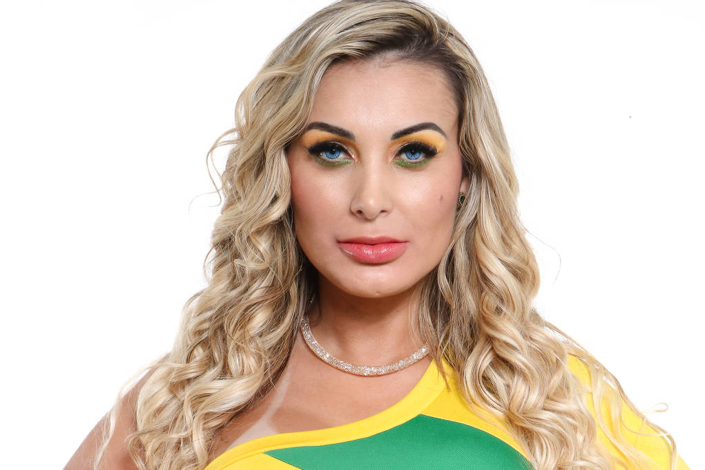 Famosa pede a devolução de R$ 2 milhões em doações Andressa Urach diz que Igreja Universal pegou todo seu patrimônio