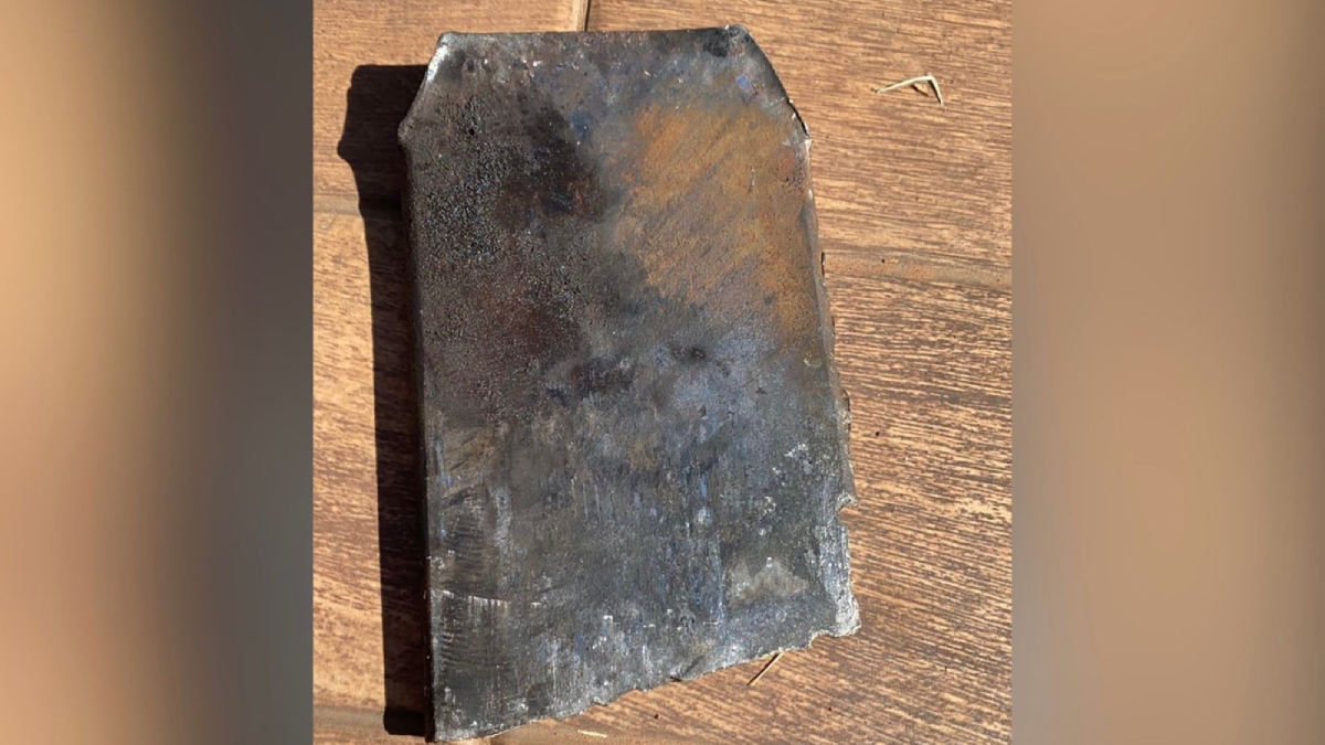 Barra de ferro atravessa carro e motorista escapa ileso na BR-060: "pesa 1 kg"