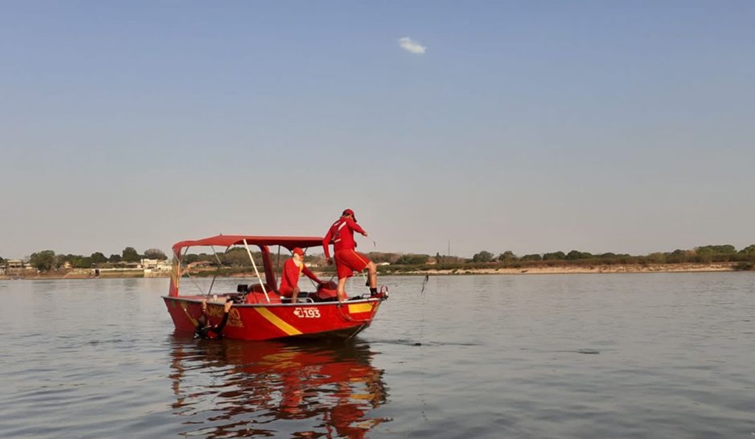 O Corpo de Bombeiros Militar (CBM) está a procura de um jovem de 21 anos que se afogou no rio Araguaia, em Aruanã, na segunda-feira (6). - Bombeiros procuram jovem que afogou no rio Araguaia, em Aruanã