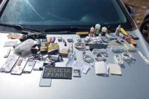 Vigilantes penitenciários são presos por passar armas e drogas a detentos na Penitenciária Odenir Guimarães, em Aparecida de Goiânia. (FOTO: DIVULGAÇÃO/DGAP)