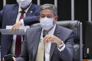 Falta governo agir mais fortemente em defesa da reforma administrativa, diz Lira