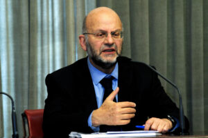 João Sayad em palestra na USP