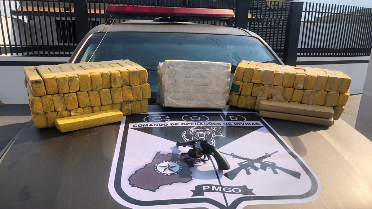 Após confronto, PM apreende 100 quilos de maconha pura (Fotos: Polícia Militar)