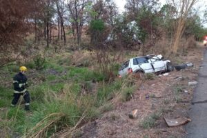 Avô e neta morrem em acidente entre carro e caminhão na BR-020