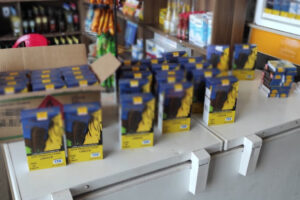 Polícia aprende quase 7 mil palheiros falsificados em comércio de Senador Canedo