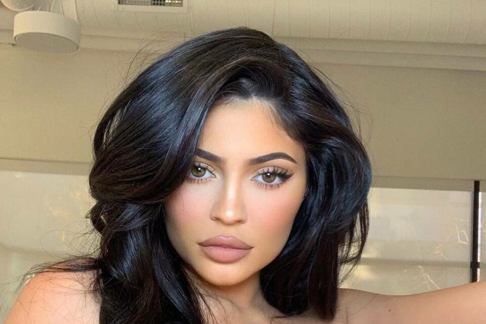 Kylie Jenner confirma gravidez do segundo filho e mostra reação da família