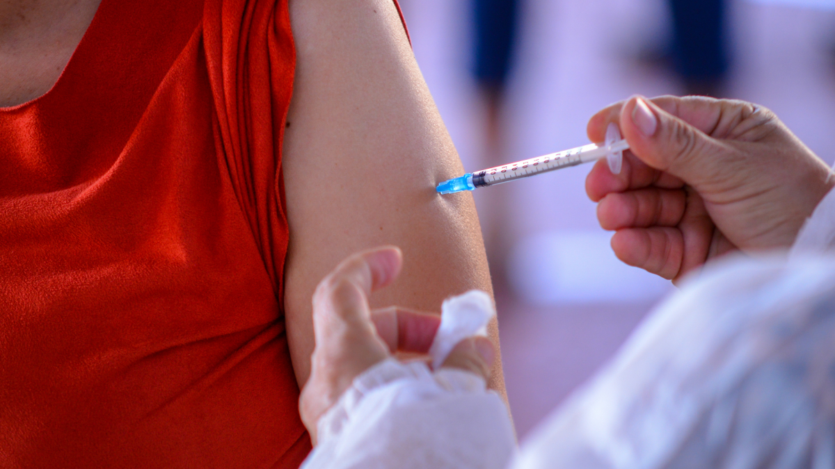 Covid-19: 70 postos e van itinerante aplicam doses da vacina em Goiânia