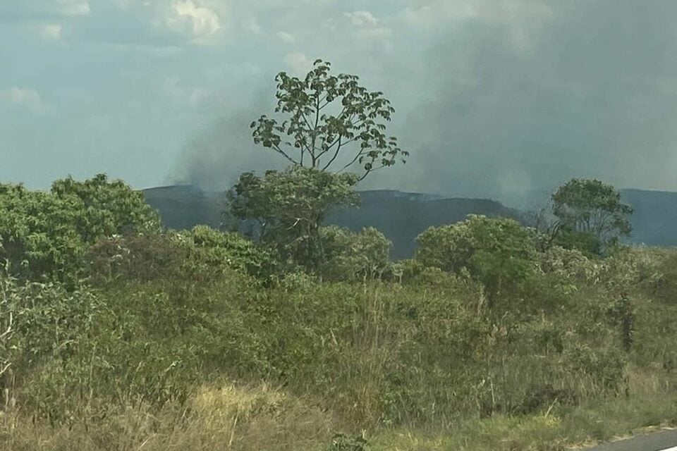 Parte do incêndio no Vale da Lua, na Chapada dos Veadeiros, é controlado (Foto: divulgação - Corpo de Bombeiros)