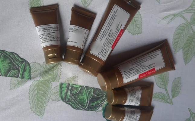 Pomadas que a família usa para tratar queimaduras — Foto: Arquivo Pessoal/Benta Correa