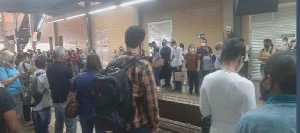 Multidão provocada após descarrilamento de trem