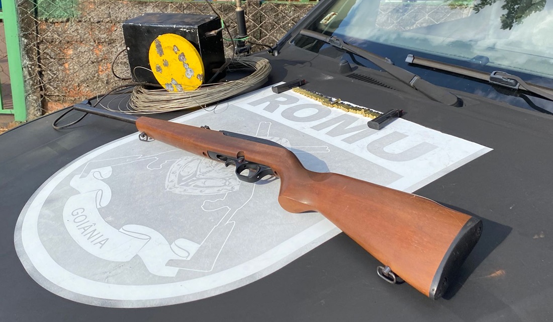 Um homem, de 58 anos, suspeito de ameaçar professores com uma espingarda por não gostar do barulho dos alunos brincando foi preso na quinta-feira (2), no Sítio Recreio dos Bandeirantes, em Goiânia. - Homem que ameaçou professores por não gostar do barulho de crianças é preso em Goiânia