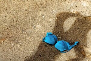 Homem se revoltou com mulheres tomando sol de topless e chamou a Polícia no Rio Grande do Norte. O homem chegou a invadir a casa das mulheres. (Foto: Pixabay)