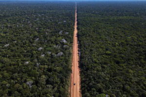 Vencedor do Prêmio Nobel é alvo de ataque xenófobo por bolsonarista no AM