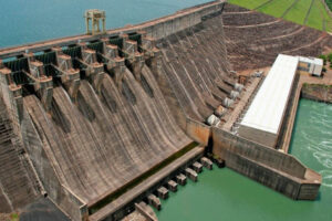 Usina hidrelétrica em Itumbiara