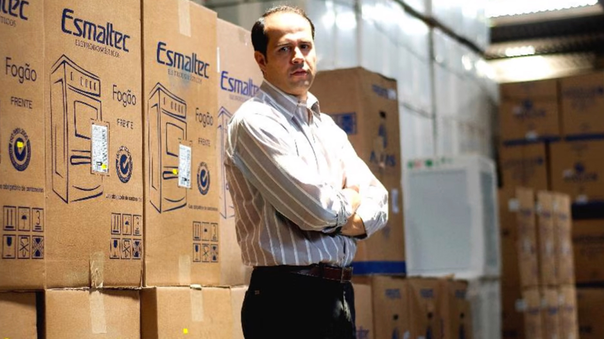 Justiça penhora piano de cauda de fundador da Ricardo Eletro